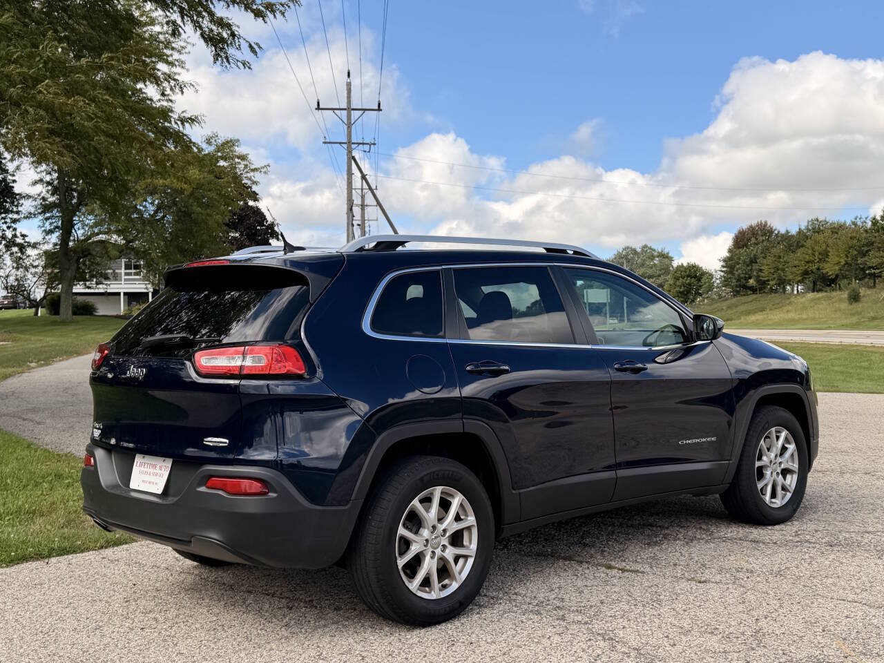 Used 2014 Jeep Cherokee Latitude w/ Cold Weather Group AWD/4WD image 4