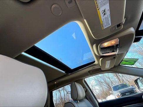 Used 2018 Jeep Grand Cherokee Overland image 17