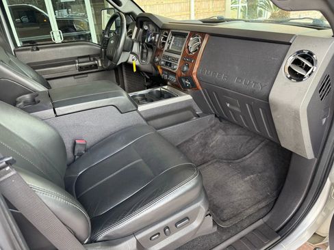 Used 2011 Ford F250 Lariat w/ Lariat Interior Pkg image 22