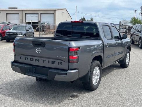 Used 2024 Nissan Frontier SV w/ SV Convenience Package image 3