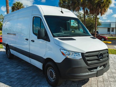 Used 2020 Mercedes-Benz Sprinter 2500 w/ Driver Convenience Package image 4