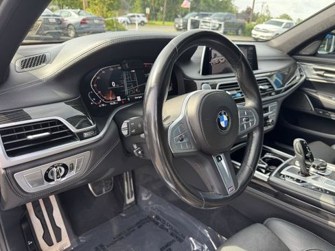 Used 2022 BMW 740i xDrive w/ M Sport Package AWD/4WD image 11