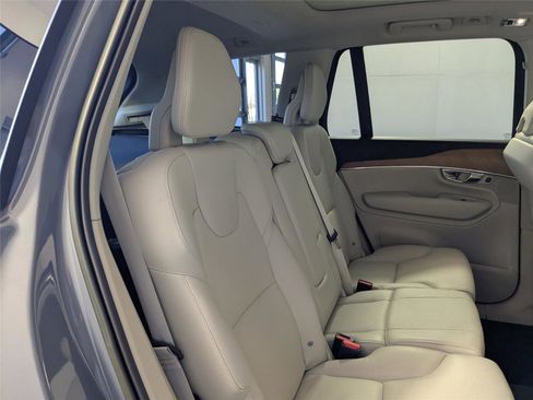 Used 2022 Volvo XC90 T6 Momentum w/ Advanced Package image 23