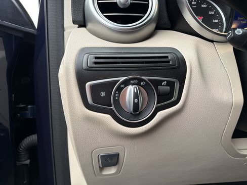 Used 2022 Mercedes-Benz GLC 300 4MATIC image 15