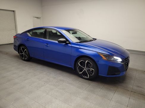 Used 2025 Nissan Altima 2.5 SR FWD image 13
