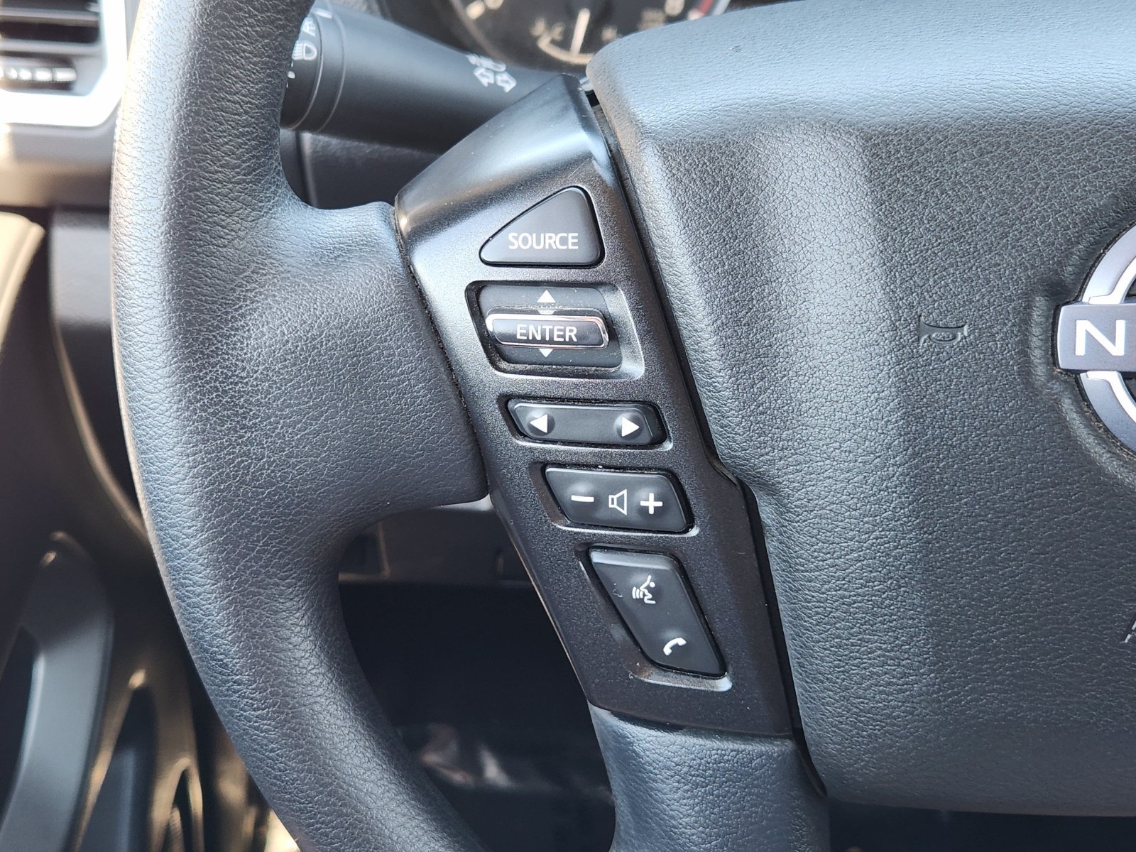 Used 2024 Nissan Frontier SV w/ Technology Package AWD/4WD image 36