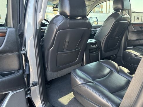 Used 2020 Cadillac Escalade Premium Luxury AWD/4WD image 34