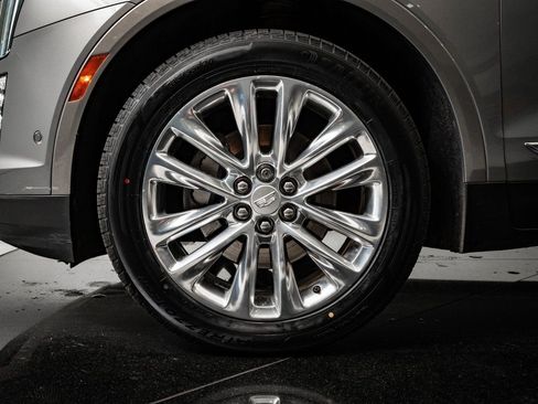 Used 2018 Cadillac XT5 Platinum w/ Driver Assist Package AWD/4WD image 13