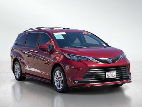 Certified 2025 Toyota Sienna XLE w/ XLE Plus Package AWD/4WD image 12