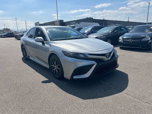 Used 2021 Toyota Camry SE w/ Cold Weather Package AWD/4WD image 11