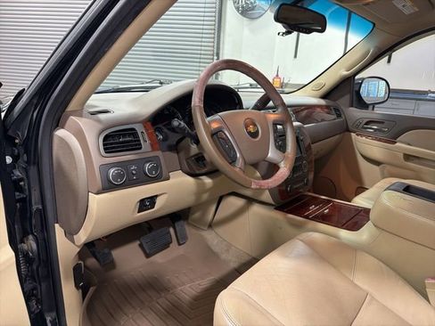 Used 2011 Chevrolet Tahoe LTZ AWD/4WD image 11
