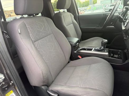 Used 2016 Toyota Tacoma TRD Sport w/ Towing Package AWD/4WD image 25