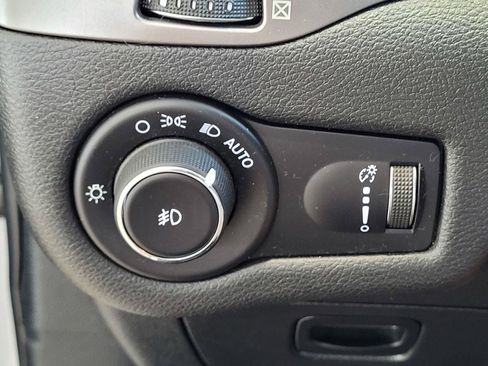 Used 2019 Jeep Cherokee Latitude w/ Popular Appearance Group FWD image 16