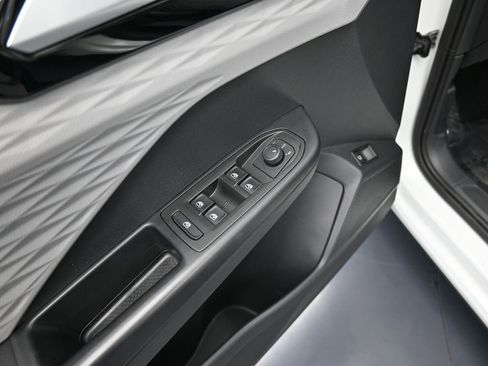 Used 2022 Volkswagen Taos S image 13