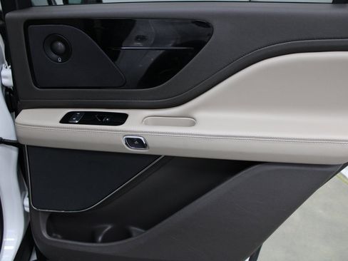 Used 2020 Lincoln Aviator Reserve w/ Equipment Group 201A image 29