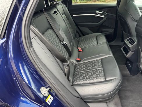 Used 2022 Audi e-tron S Premium Plus image 21