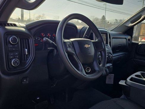 Used 2025 Chevrolet Silverado 2500 Custom w/ Custom Value Package image 22