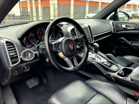 Used 2018 Porsche Cayenne Platinum Edition image 16