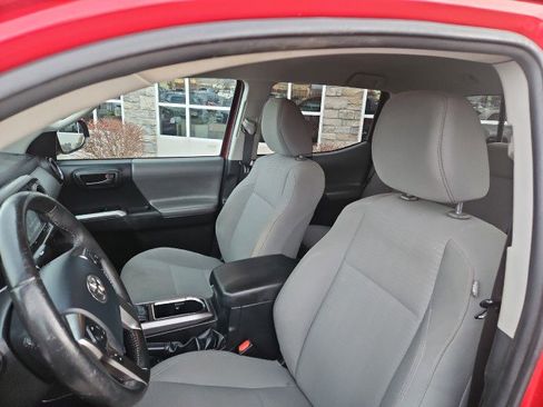 Used 2018 Toyota Tacoma SR5 image 12