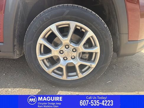 Used 2022 Jeep Compass Latitude w/ Sun and Sound Group AWD/4WD image 15