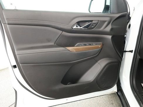 Used 2023 GMC Acadia SLE image 8