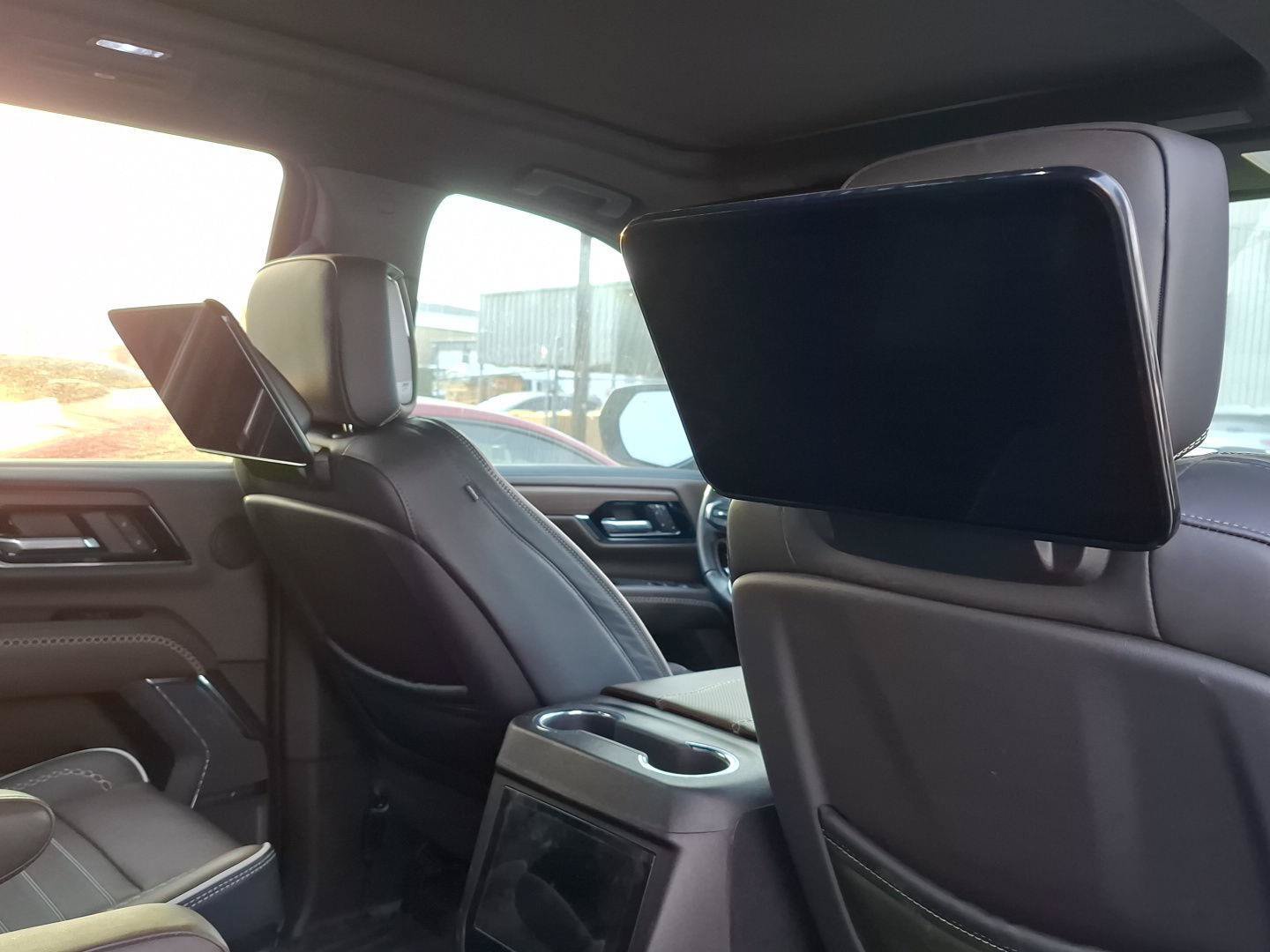 Used 2025 GMC Yukon Denali Ultimate AWD/4WD image 36
