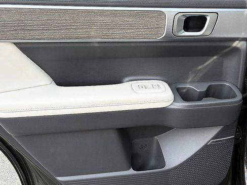 Certified 2025 Hyundai Santa Fe Calligraphy FWD image 10