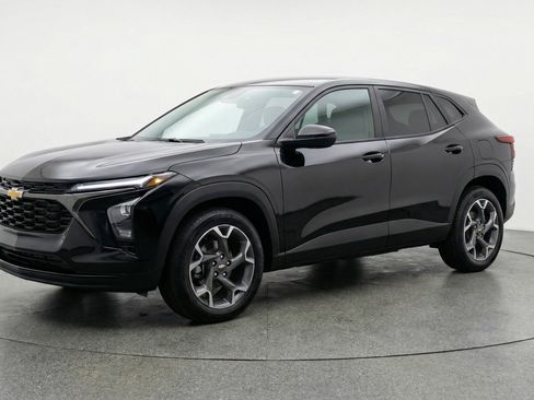 Used 2025 Chevrolet Trax LT image 3