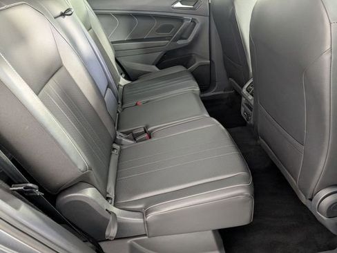 Used 2024 Volkswagen Tiguan SE image 33