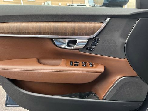 Used 2022 Volvo V90 B6 Cross Country image 17