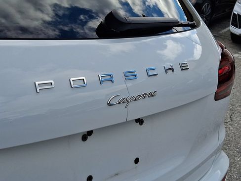 Used 2017 Porsche Cayenne Platinum Edition AWD/4WD image 31