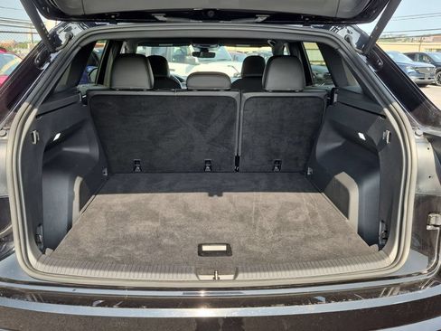 Used 2025 Volkswagen Atlas Cross Sport SE FWD image 28