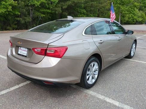 Used 2025 Chevrolet Malibu LT image 4