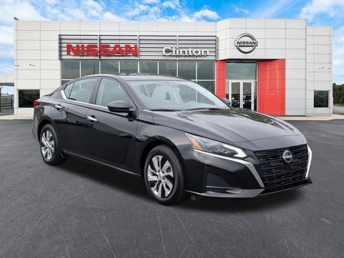 Certified 2025 Nissan Altima 2.5 S FWD image 1