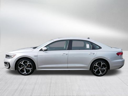 Used 2020 Volkswagen Passat 2.0T R-Line FWD image 4