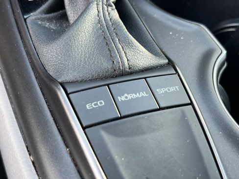 Used 2024 Toyota Camry SE image 31