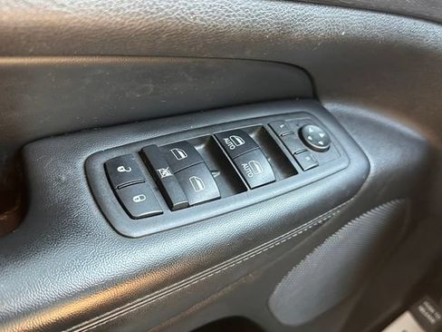 Used 2018 Jeep Grand Cherokee Altitude AWD/4WD image 17