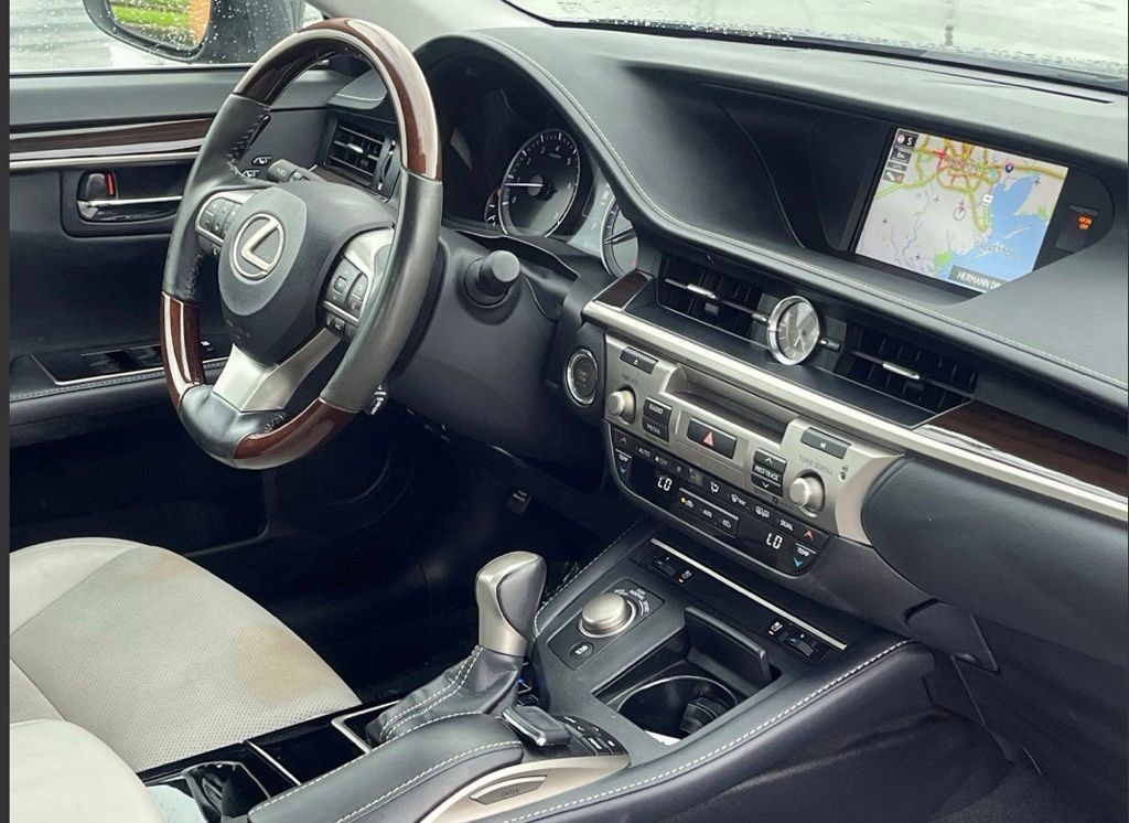 Used 2018 Lexus ES 350 w/ Navigation System Package FWD image 13