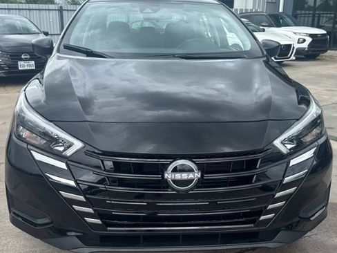 Used 2025 Nissan Versa S FWD image 2