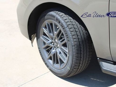 New 2026 Ford Expedition Max Platinum image 5