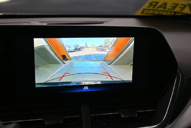 Used 2025 Chevrolet Trax LT FWD image 27