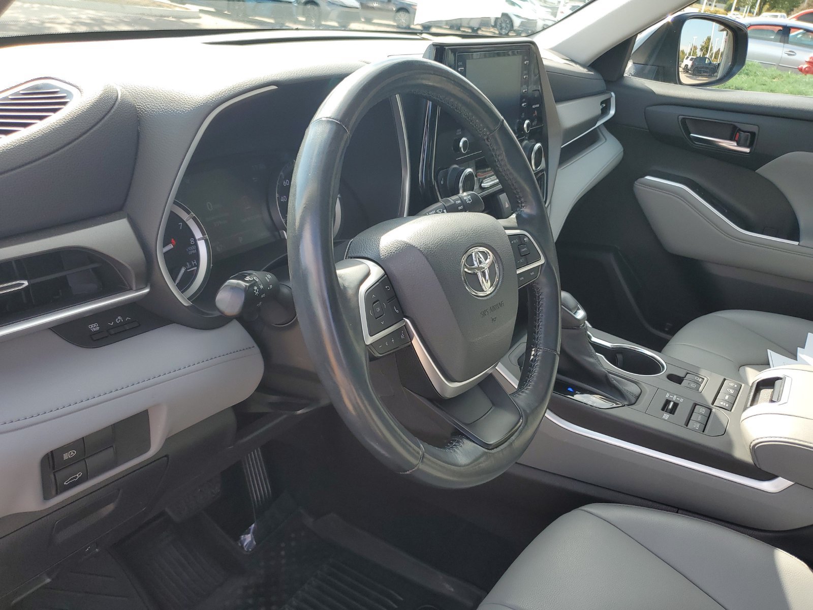 Used 2022 Toyota Highlander XLE AWD/4WD image 20