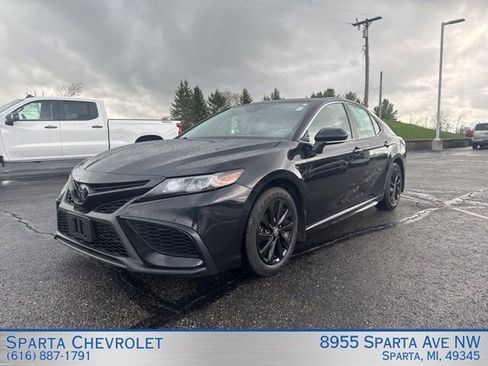 Used 2024 Toyota Camry SE FWD image 7