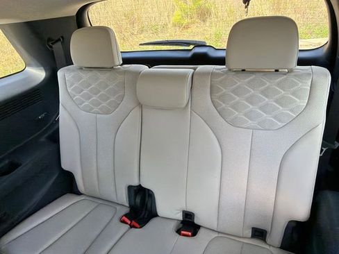 Used 2022 Hyundai Palisade Limited w/ Winter Package FWD image 21