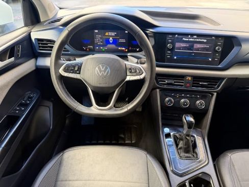 Used 2022 Volkswagen Taos SE w/ Panoramic Sunroof Package FWD image 13