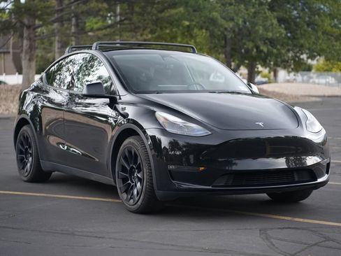 Used 2023 Tesla Model Y Long Range AWD/4WD image 7