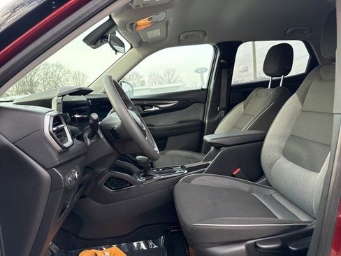 Used 2025 Chevrolet TrailBlazer LT w/ Driver Confidence Package image 22