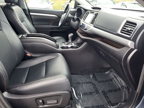 Used 2017 Toyota Highlander XLE image 19