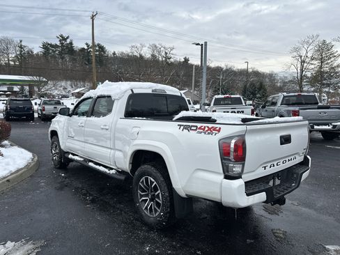 Used 2020 Toyota Tacoma TRD Sport image 8