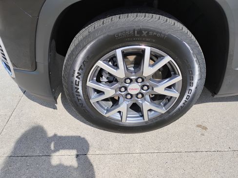 Used 2023 GMC Acadia SLT w/ LPO, Floor Liner Package FWD image 23